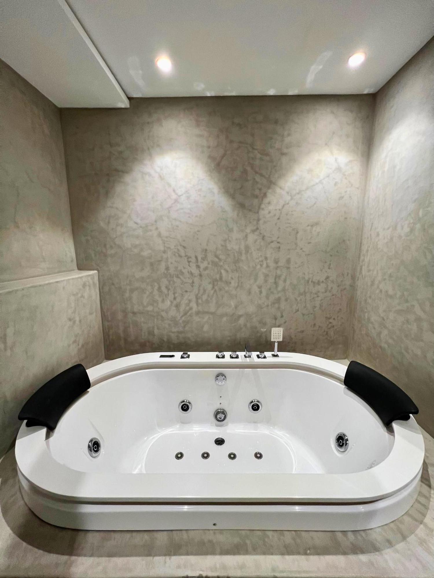 Ferienwohnung The Mirage Tangier - 3Br Luxury Sea View With Private Hammam & Jacuzzi Exterior foto